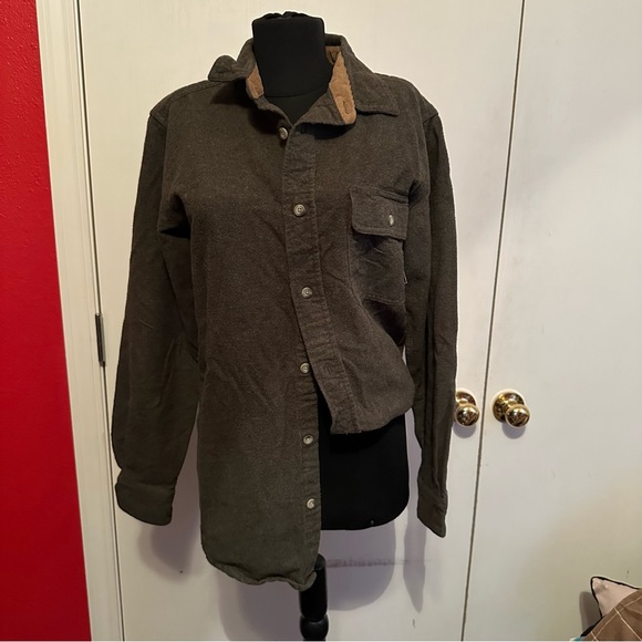 Button Down Warm Olive. Men’s S. Fits women’s Medium. super warm. - Picture 2 of 4
